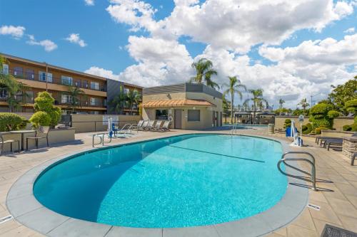 Best Western Plus Stovall's Inn - image 12