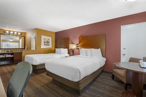 Best Western Plus Stovall's Inn Room Type - Double Room with Two Double Beds - Non-Smoking