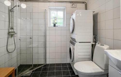 حمام, Gorgeous Home In Svanskog With Wifi in Svanskog