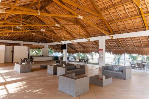 共用Lounge/電視區, Cozy Immaculate Escape with Prime Luxury Location in 里卡奧特