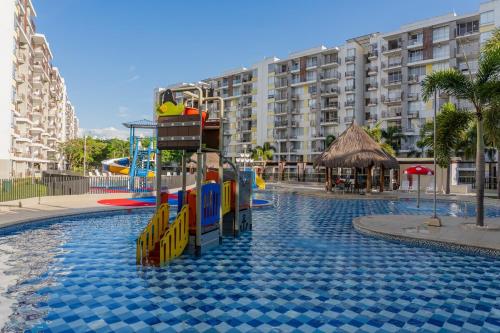 Cozy Immaculate Escape with Prime Luxury Location in 里卡奧特