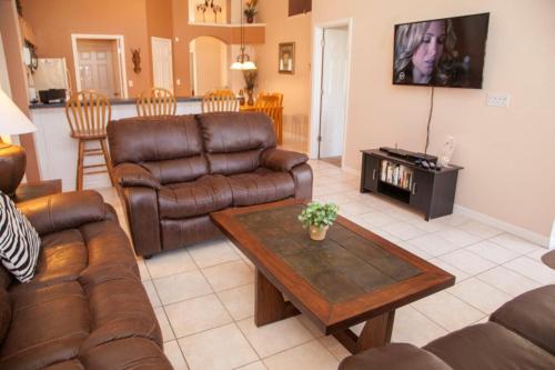 Simba's Lake House - image 11