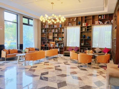 Shared lounge/TV area, Mercure Shanghai Jiuting in SongJiang and University Town