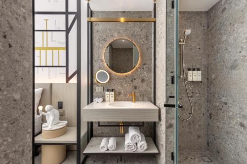 room detail thumbnail 2