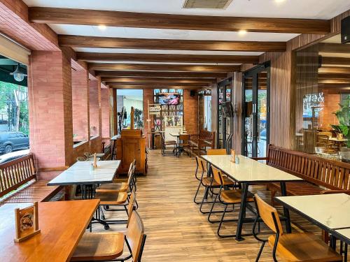 Restaurant, All Nite & Day Hotel -  Kebon Jeruk by ARTOTEL Group in Kebon Jeruk