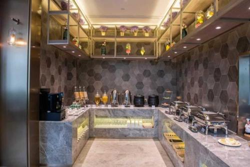 Restaurant, Mercure Shanghai Jiuting in SongJiang and University Town