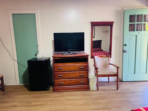 Budget Motel - image 11