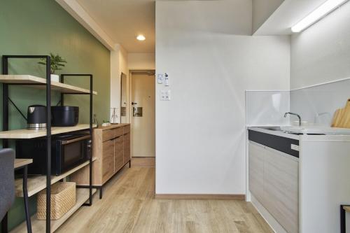 CraftFlat Komagome 502, a compact studio at excellent location