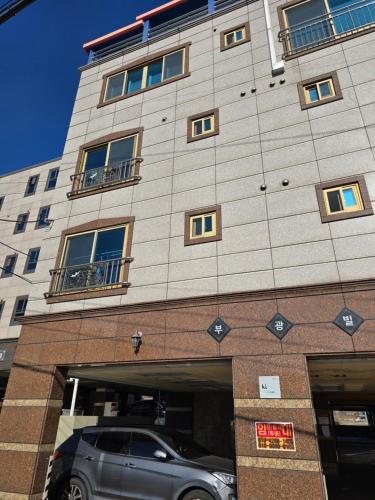 Hotellet från utsidan, Yeoncho Money Stay in Suyang-dong