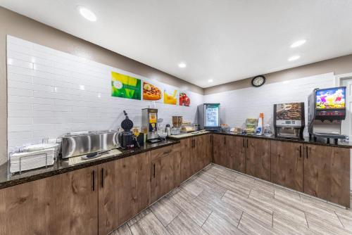 SureStay Plus Hotel by Best Western Hesperia - image 14