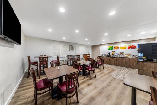 Ételek és italok, Quality Inn & Suites Victorville - Hesperia in Hesperia