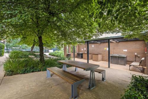 Studio Apartment near CBD, RMIT & Uni of Melbourne in Carlton