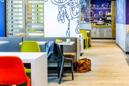 Restaurante, ibis budget Courbevoie Paris La Défense 1 in La Defense