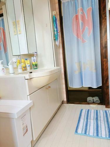 Direct to Shinjuku 15 mins Japanese-style Suite Up to 7 Guests