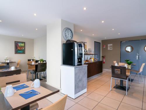 Comida y bebida, Sejours and Affaires Caen Le Clos Beaumois in Caen City Center