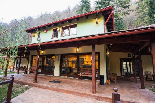 Фасада на хотела, Casa Ardeleană (Casa Ardeleana) in Luncanii De Jos