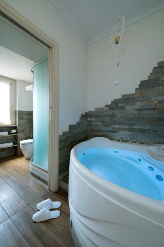 Suites Roma Tiburtina Luxury - image 10