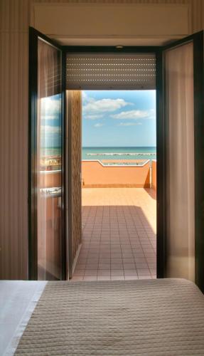 Double or Twin Room image 8