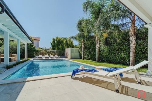 Esclusiva Villa con Piscina Privata a Mondello