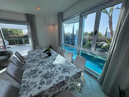 Elegant Coastal Villa With Ocean Views in Caesarea