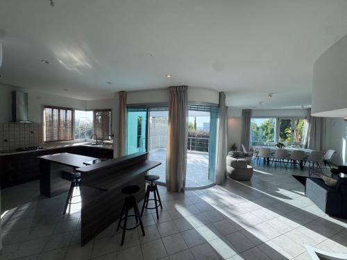 Elegant Coastal Villa With Ocean Views in Caesarea