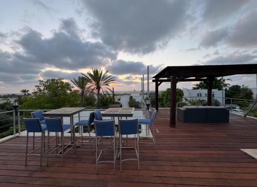 Elegant Coastal Villa With Ocean Views in Caesarea