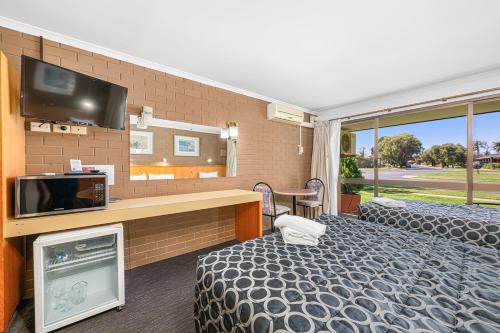 2 twin beds