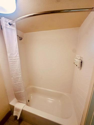 Bathroom, Ramada by Wyndham Merced in Merced (CA)