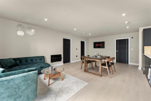 Luxury Birmingham Apartment - Parking