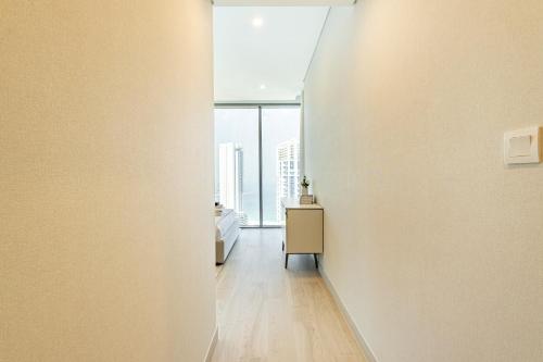 Liv Marina Panoramic 3BR with Palm & Sea View - image 10