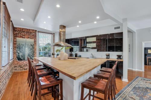 Home at 1014 - image 13