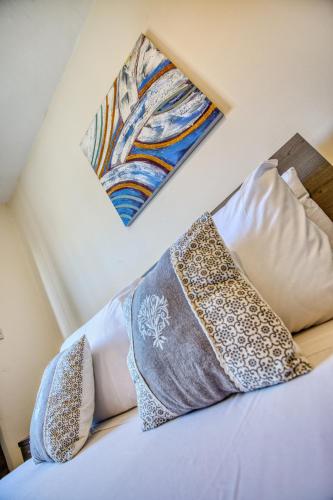 Cosy 1 Bedroom with balcony in St Julians AEBE1 - image 3