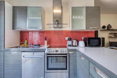 Cosy 1 Bedroom with balcony in St Julians AEBE1 - image 2