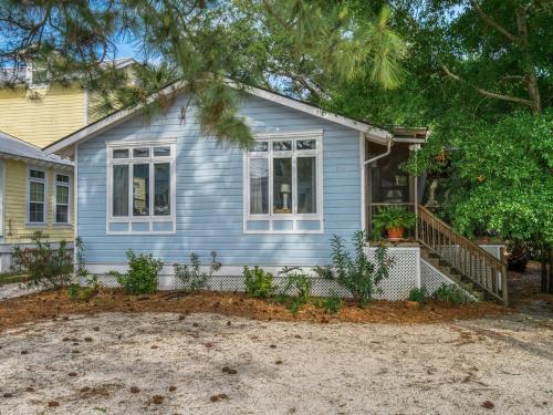 New Vacation Home! Heated Pool Access Walk to Beach Restaurants Shopping & More! - image 10