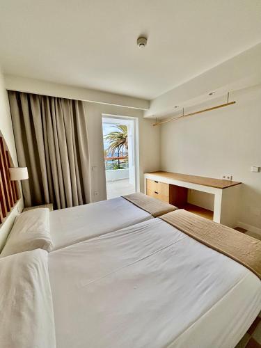 Neptuno Suites - Adults Only - Tap to explore photos
