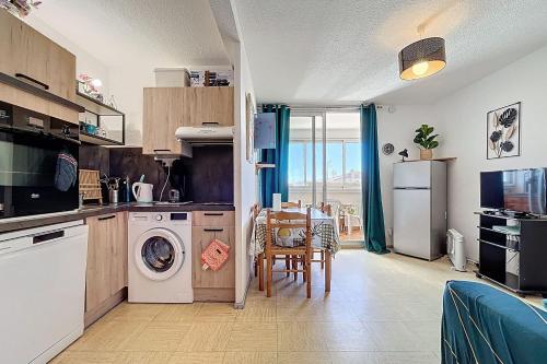 Bright apartment near beach