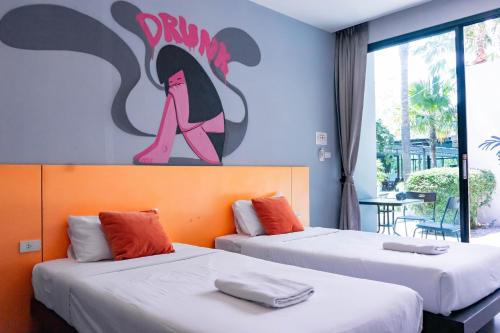 room detail thumbnail 1