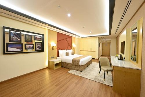 room detail thumbnail 2