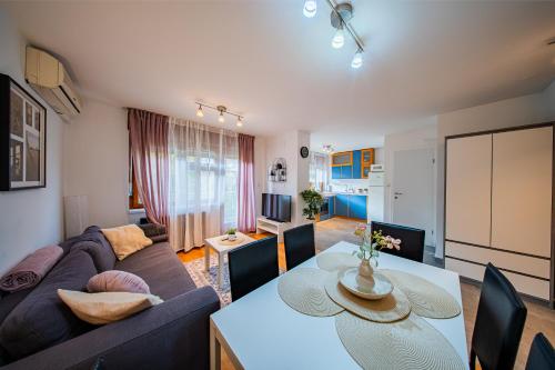 Zagreb 180 - 1 Bedroom - Parking - Loggia - New - Apartment - Flexible Keybox Entry - Modern - Month – khách sạn tại Gornji Grad