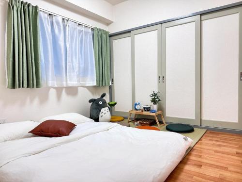 Motosakura 301, direct access to Narita and Haneda, 2 beds, 5 train lines, elevator, free bicycle rental, luxury double bed