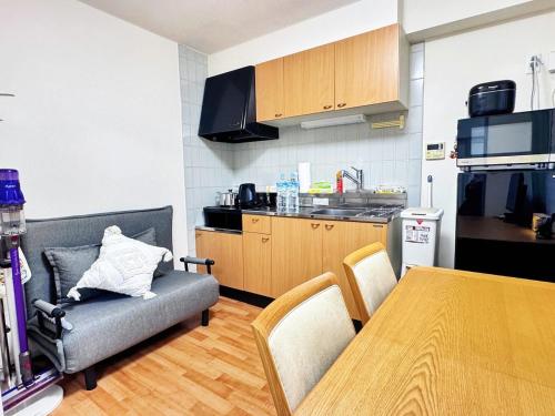 Motosakura 301, direct access to Narita and Haneda, 2 beds, 5 train lines, elevator, free bicycle rental, luxury double bed