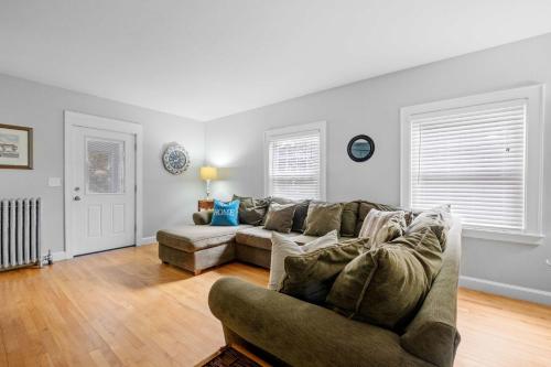 North End Single Family 4 Bed 2 Bath - image 10