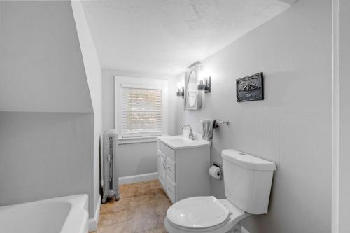 North End Single Family 4 Bed 2 Bath - image 13