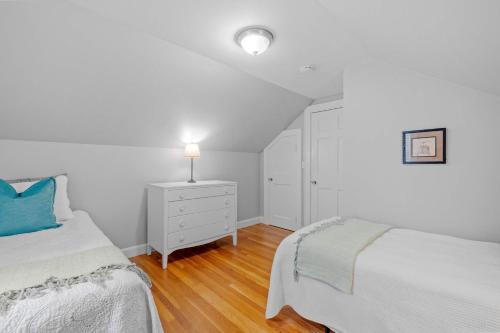 North End Single Family 4 Bed 2 Bath - image 11