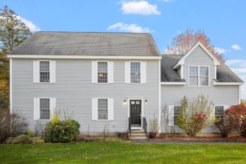Modern Open Concept 4 Bed 2 5 Bath Mid to LongTerm Private Single Family Home - main image