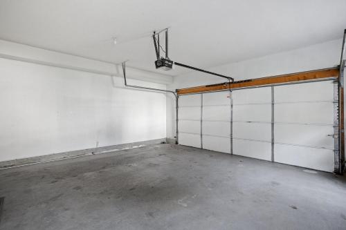 Modern Open Concept 4 Bed 2 5 Bath Mid to LongTerm Private Single Family Home - image 5