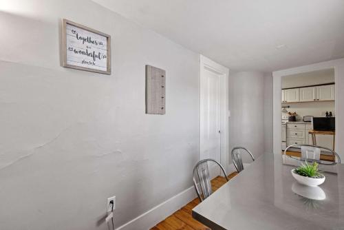 Exeter 2nd Floor 2 Bed 1 Bath- Pet Friendly - image 12