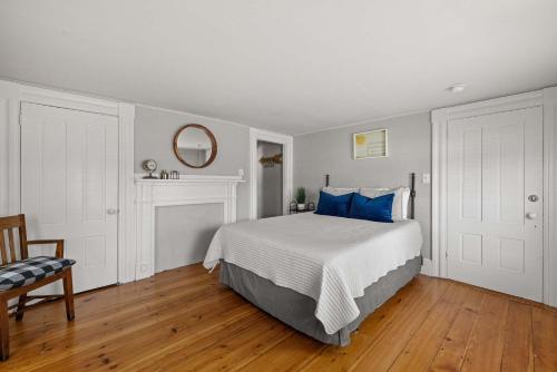 Exeter 2nd Floor 2 Bed 1 Bath- Pet Friendly - image 8