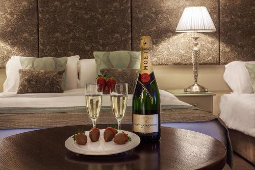 Breffni Arms Hotel - image 3