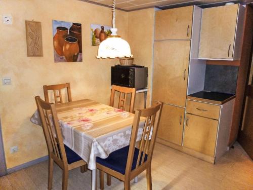 Apartment Landhaus Weisser by Interhome in دوناويشينجين